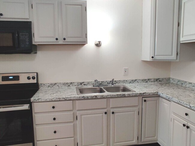 Foto del edificio - 205 Marian Pkwy