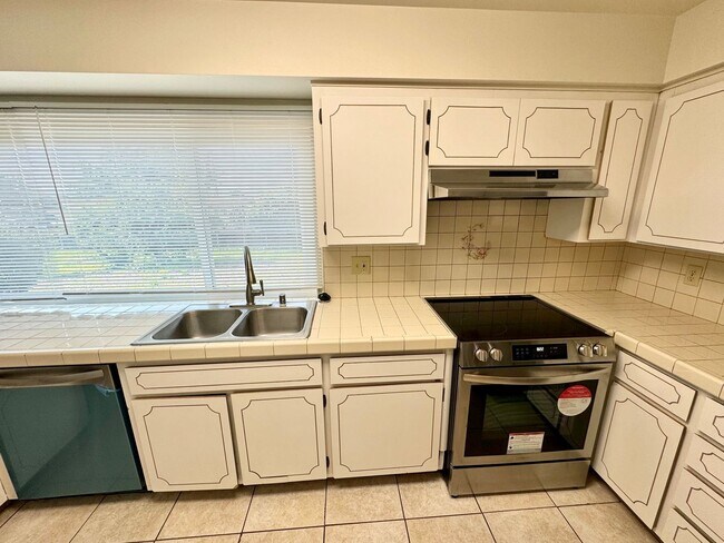 Foto del edificio - Newly Renovated Home Located in Seaside!