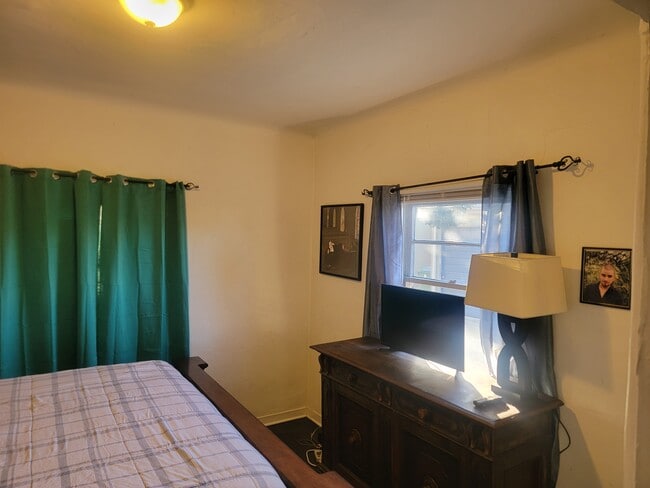 Building Photo - 1505 S Sierra Bonita Ave