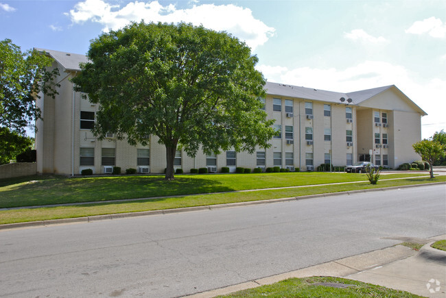 Building Photo - Lake Como Apartments