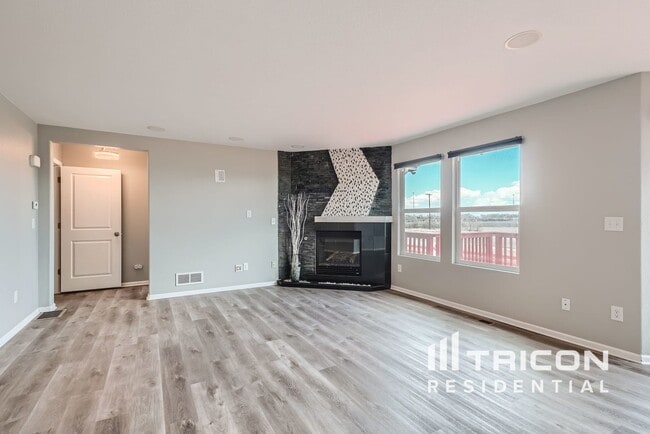 Building Photo - 12440 Village Cir