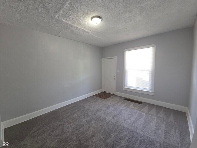 Foto del edificio - 516 W 28th St
