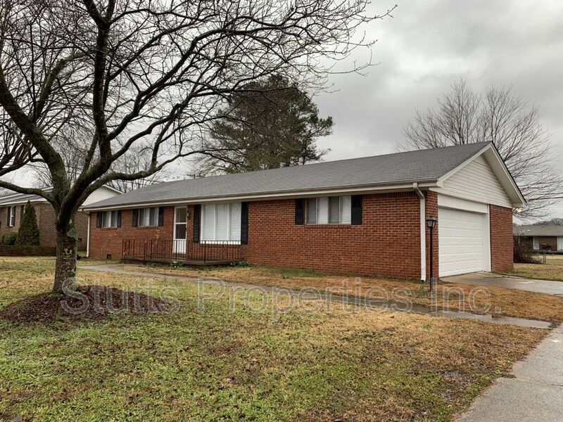1019 Hemlock St, Tuscumbia, AL 35674 House Rental in Tuscumbia, AL