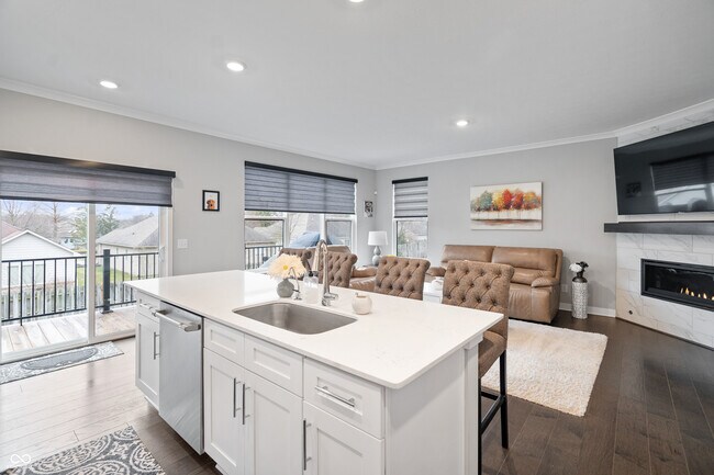 Building Photo - 661 Golborne St