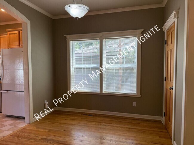 Building Photo - 1362 NW Lexington Ave