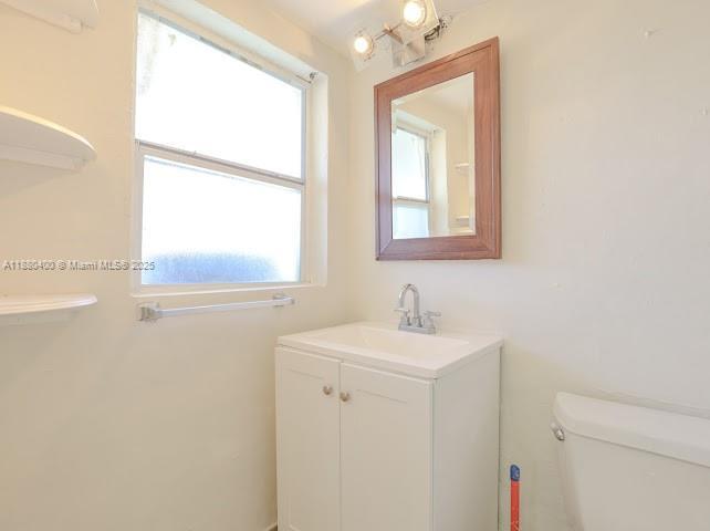 Primary Photo - 2250 NE 136th St