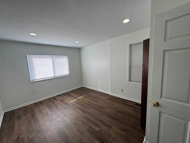 Building Photo - 8222 S Marshfield Ave