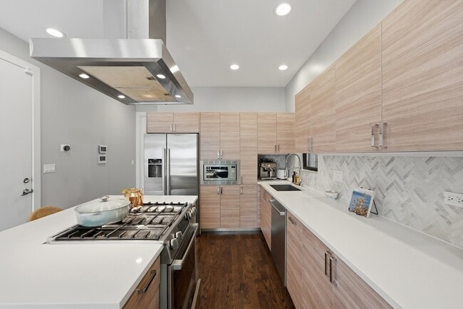 Foto del edificio - 1349 N Leavitt St
