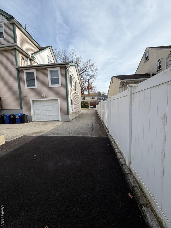 Building Photo - 52 Nelson Ave