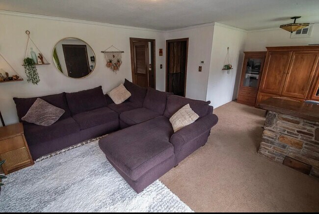 Foto del edificio - 829 Holiday Ct