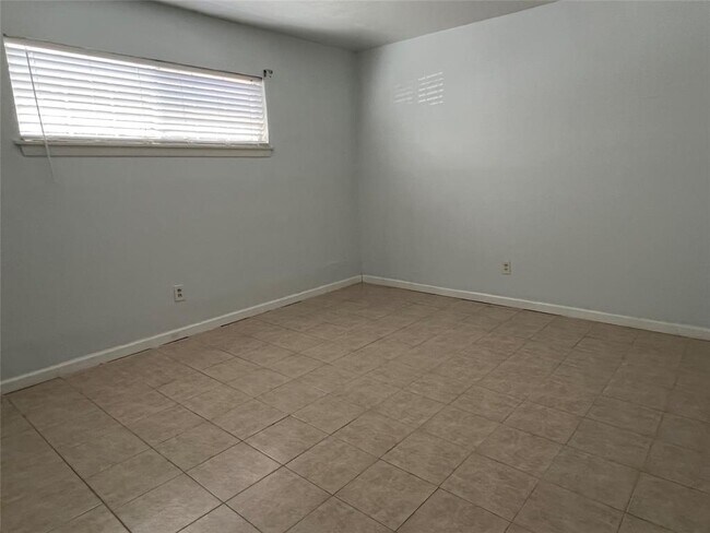 Building Photo - 8110 Albacore Dr