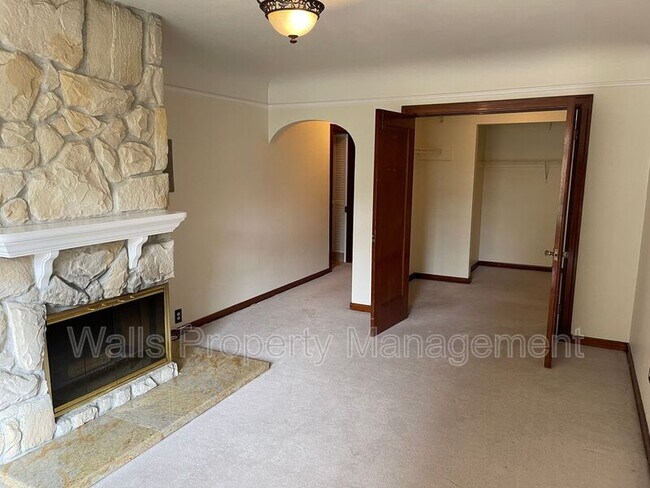 Building Photo - 2348 Alki Ave SW