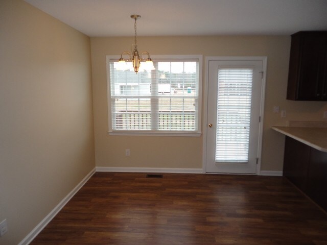 Foto del edificio - 96 Imperial Dr