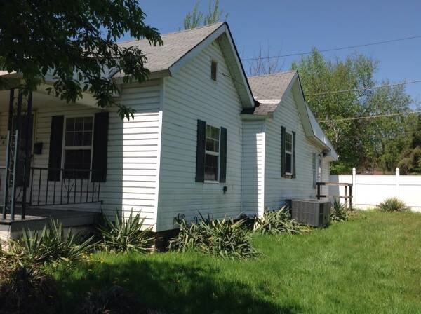 FRONT EXTERIOR - 617 1/2 Maryland Ave