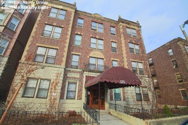 Building Photo - 125 Peterborough St