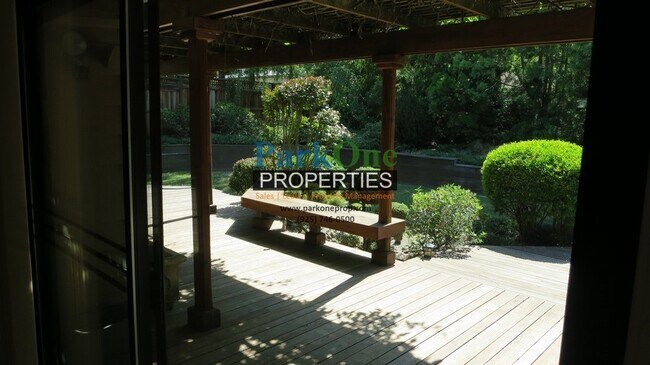 Building Photo - Incredible Single Level Larkey Park Home