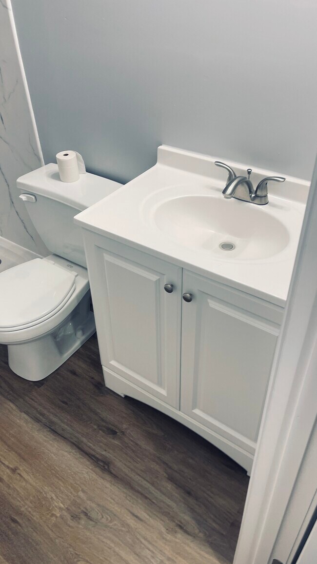 Oakwood Gardens Apartments in Kansas City, KS