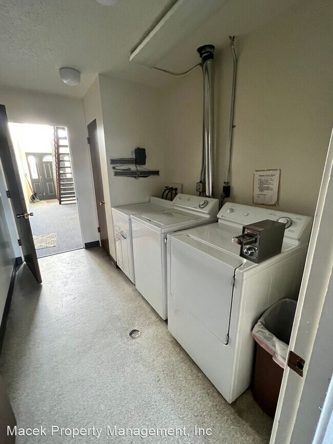 Building Photo - 2 br, 1 bath House - 222 13th Ave South Un...