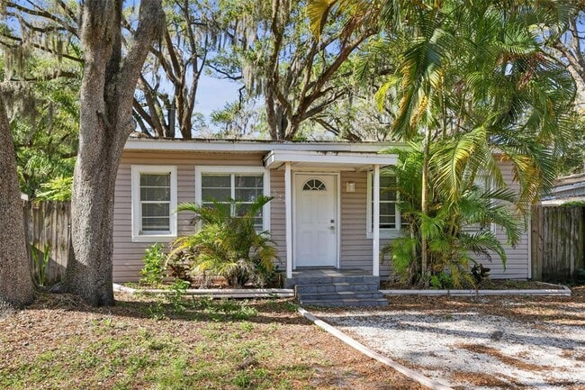 Building Photo - 524 6th Ave NE