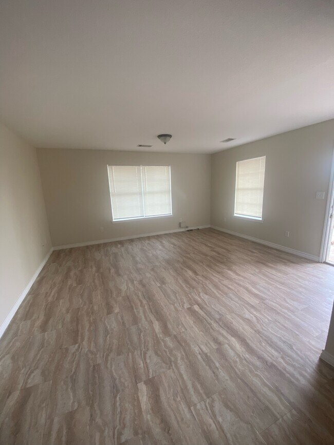 Foto del edificio - 503 Murdock St