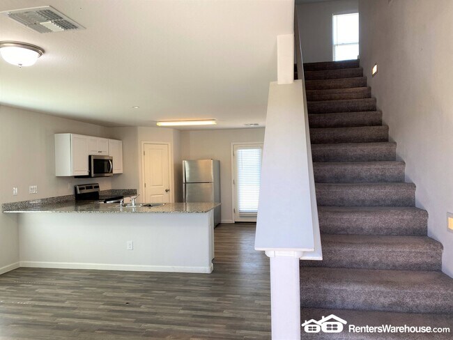 Building Photo - 335 Watson Pl