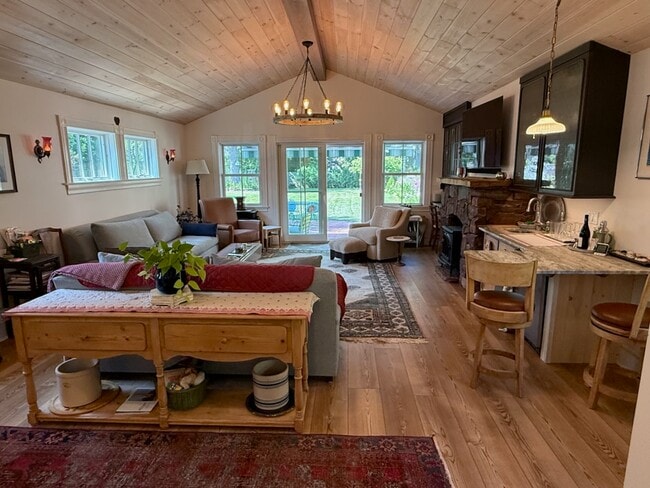 Building Photo - 61 Mansfield Ave