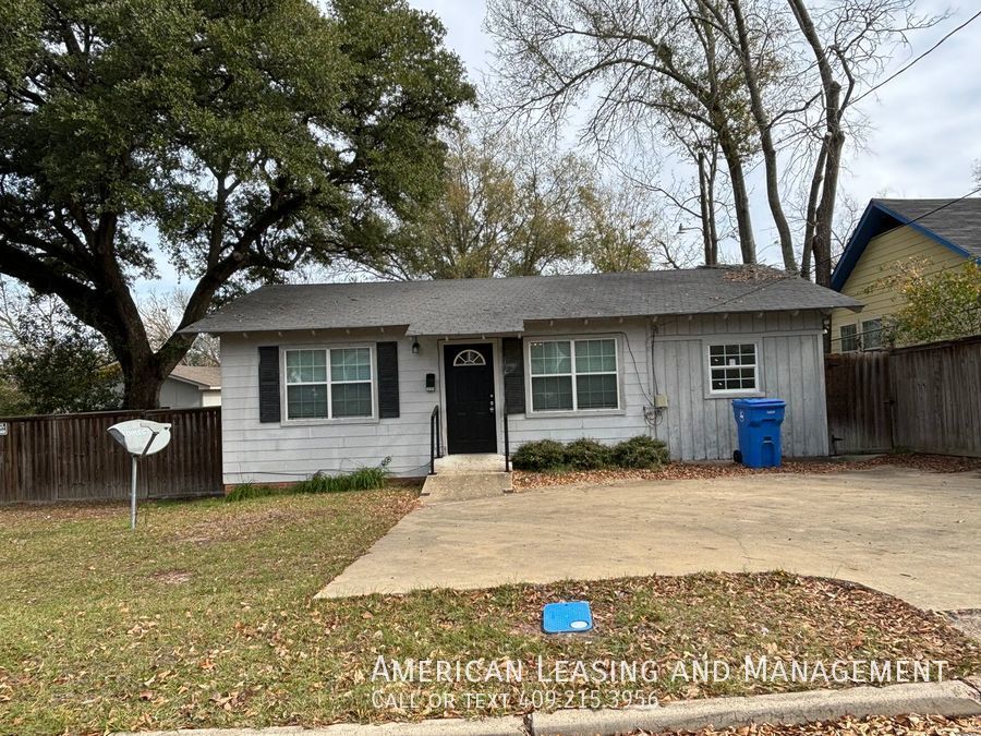 Primary Photo - Updated 3 bed/1 bath Charmer located close...