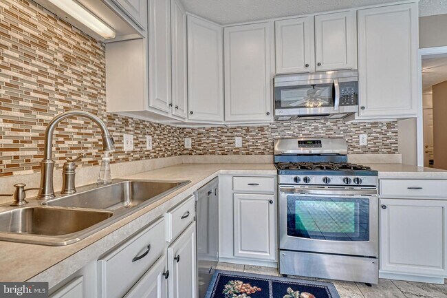 Building Photo - 206 Colgate Dr