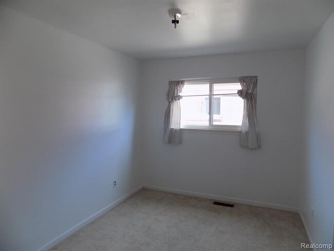 Building Photo - 31217 Cherry Hill Rd