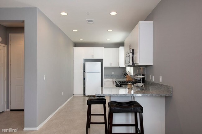 Building Photo - 1 br, 1 bath - 805 S Anaheim Blvd