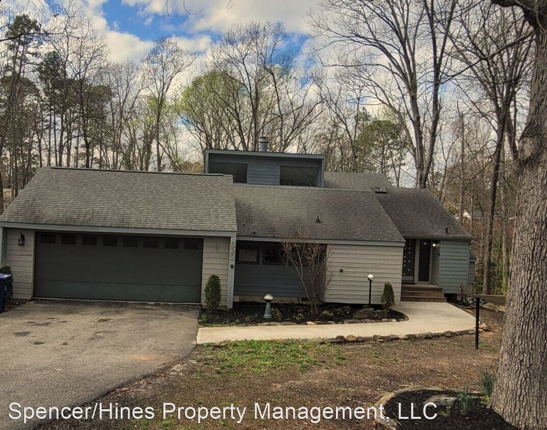 Primary Photo - 3 br, 2.5 bath House - 323 Seven Oaks Lane