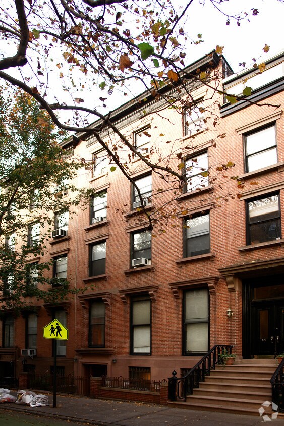 Building Photo - 226 Henry St