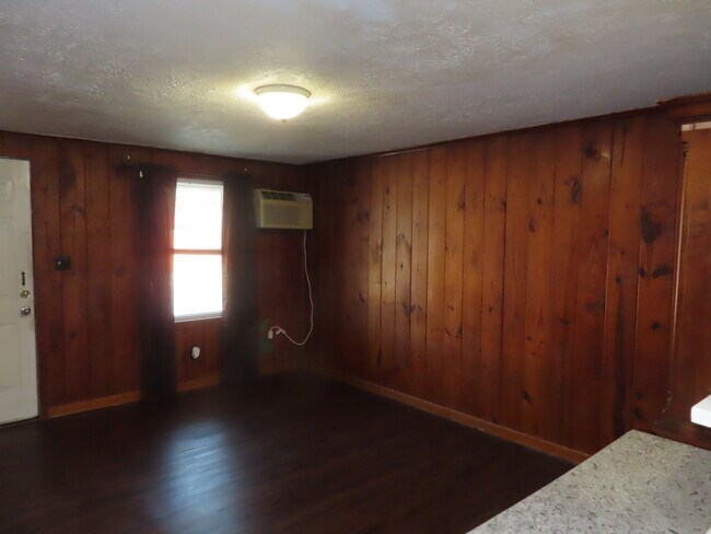 Foto del edificio - 15091 Fort Campbell Blvd