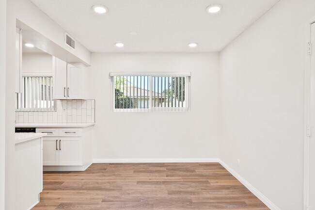 Building Photo - 532 Bucknell Ave