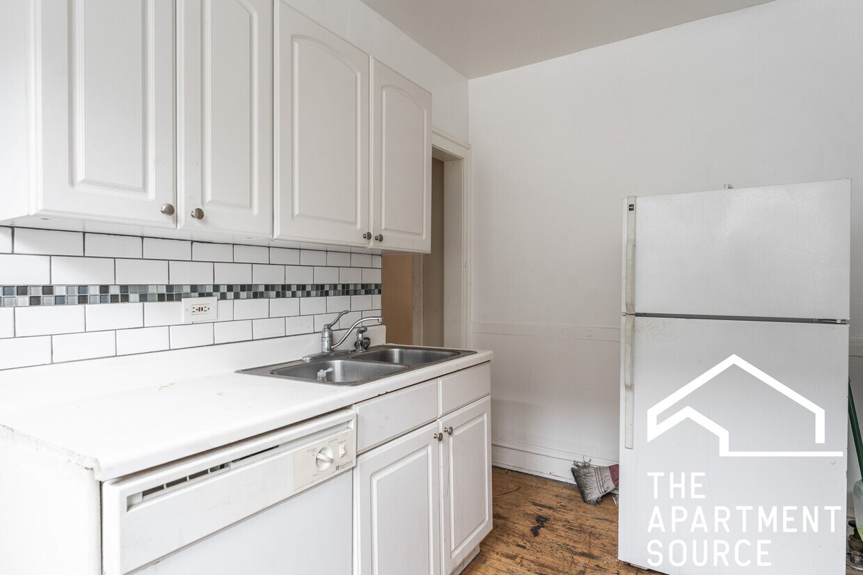 Primary Photo - 4413 N Kenneth Ave