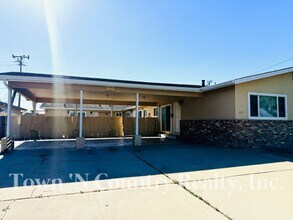 Building Photo - 215 W Alvin Dr