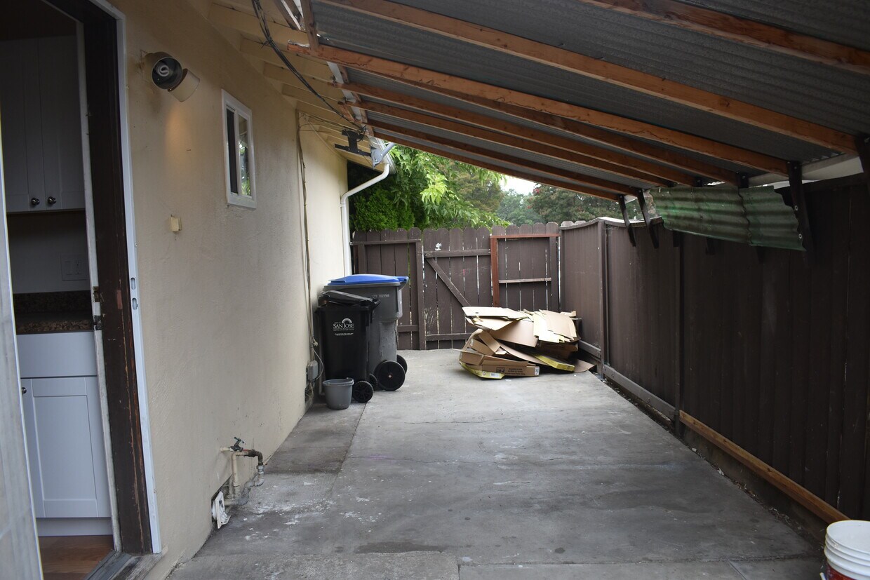 Primary Photo - 913 Sherman Oaks Dr