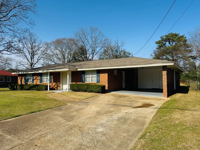 Building Photo - Prime Prattville  Location