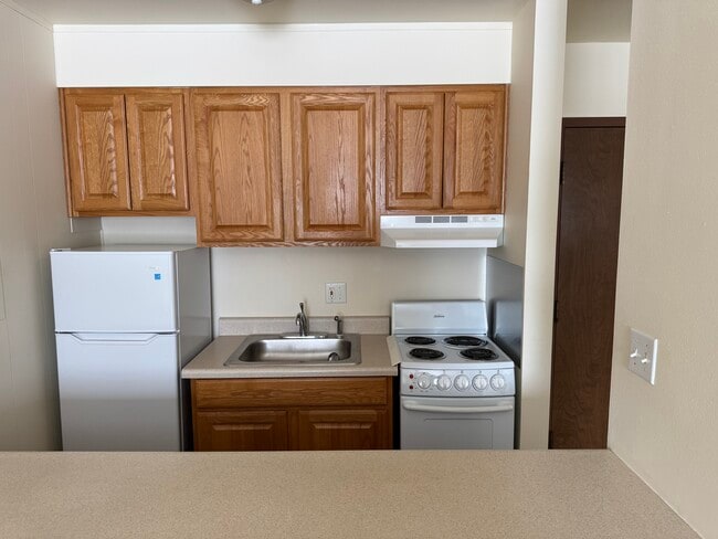 Kitchen - Village Green West Apartments