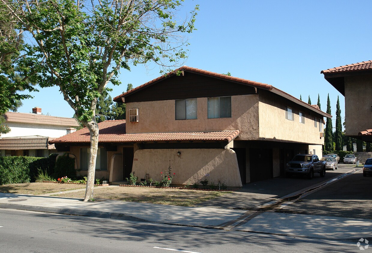 Foto del edificio - 11741 Garden Grove Blvd