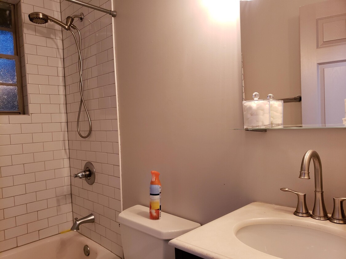 Primary Photo - 2342 Macon Dr SW