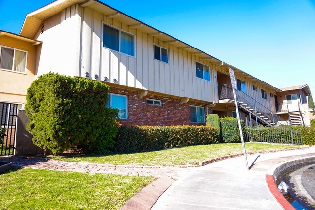 Building Photo - 2929 W Rosecrans Ave
