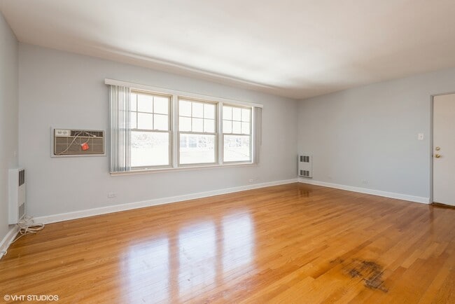 Foto del edificio - 7528 N Ridge Blvd