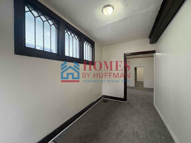 Foto del edificio - Three Bedroom House | Now Available