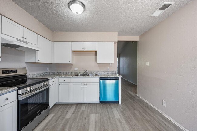 Foto del edificio - 1111 W Rundberg Ln