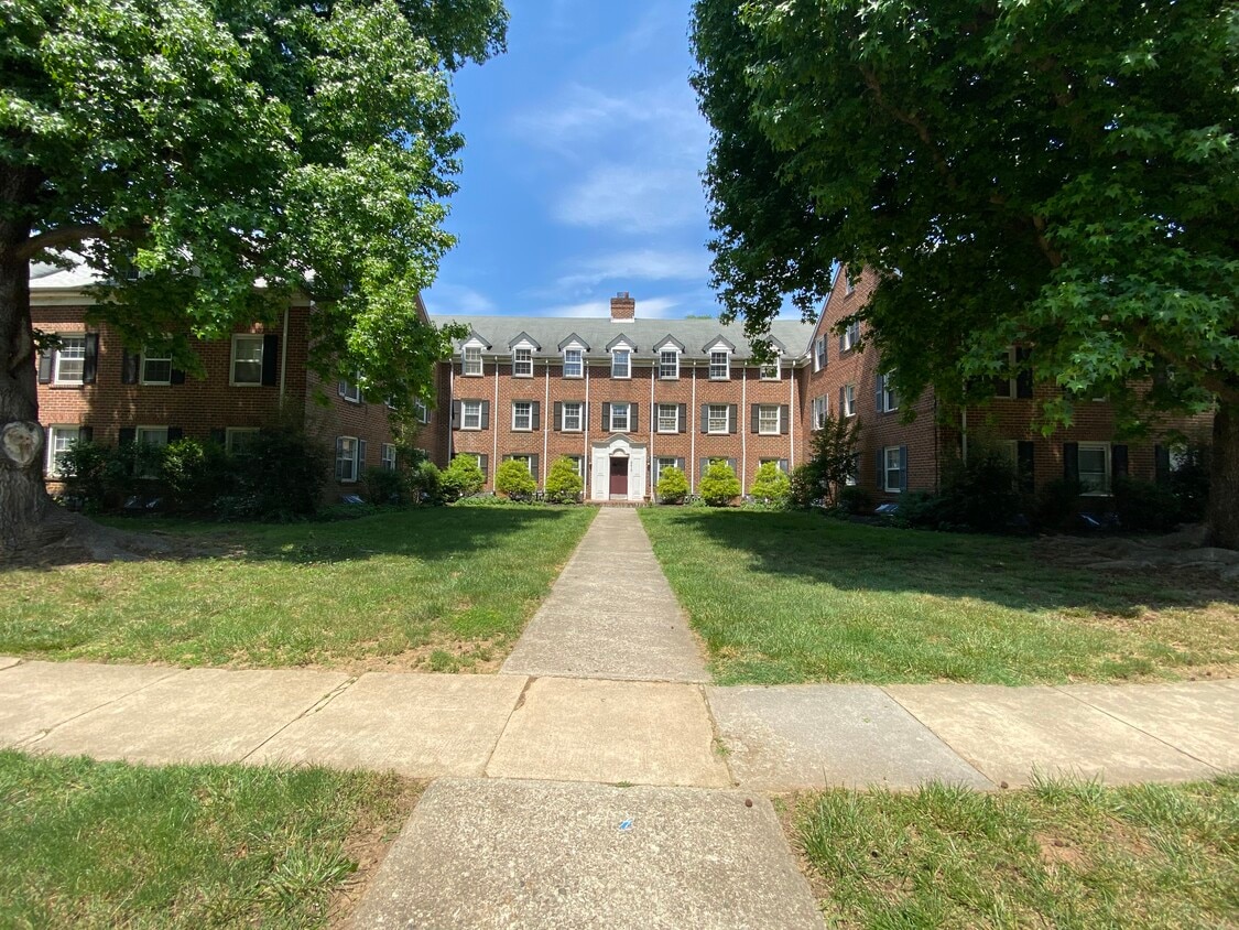 Front of building - 2419 Longview Ave SW
