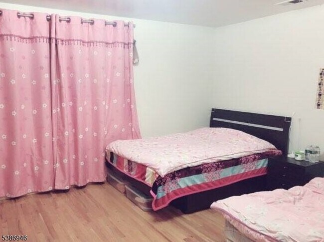 Foto del edificio - 111 Manor Ave