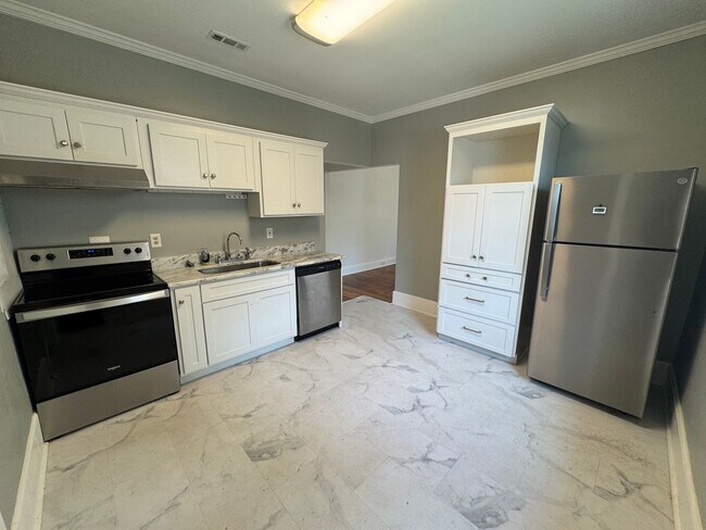 Foto del edificio - Updated 2/1 Brick House in Celanese- $1,495
