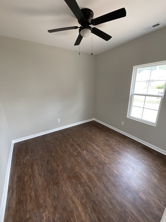 Foto del edificio - 1015 W C St