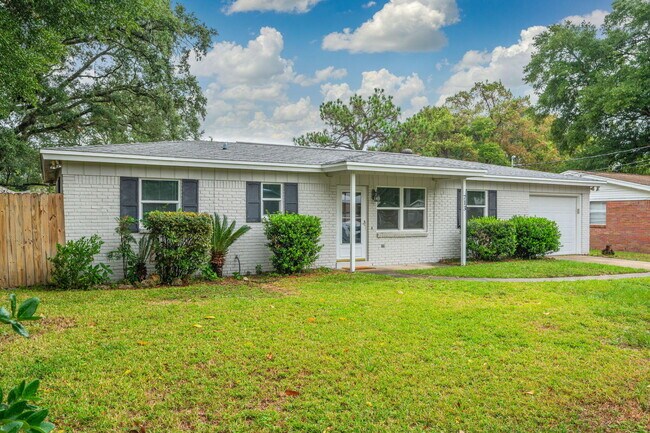 Foto del edificio - 713 Gibbs Ave